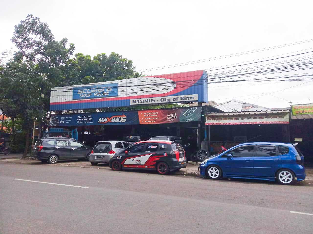 Beberapa toko ban mobil di Bandung